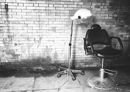 black leather salon chair thumbnail