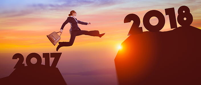 woman jumping from 2017 to 2018 hoding bag thumbnail