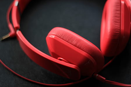 photo of red corded headphones thumbnail