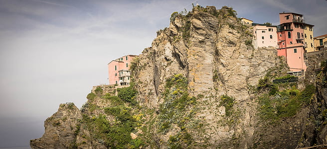 view of houses on mountain thumbnail
