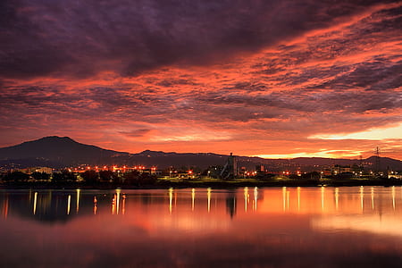 Sea Under Pink and Gray Sky thumbnail