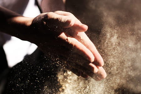 person clapping hands to get rid of dust thumbnail