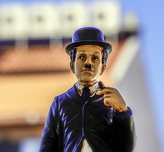 Charlie Chaplin figurine thumbnail