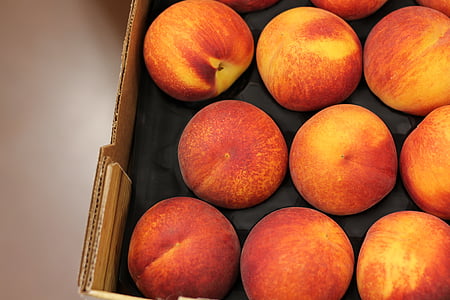 bunch of peaches in box thumbnail