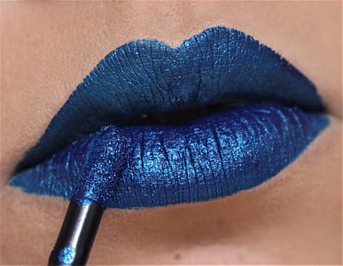 purple lipstick photo thumbnail