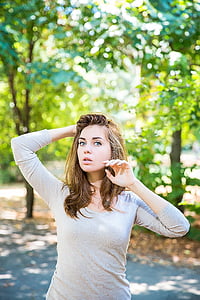 woman wearing gray long-sleeved shirt thumbnail