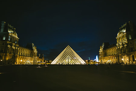Louvered Museum, Paris thumbnail