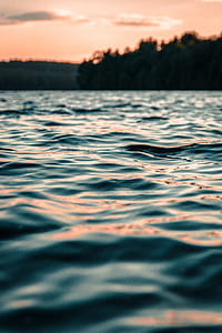 closeup photo of body of water thumbnail