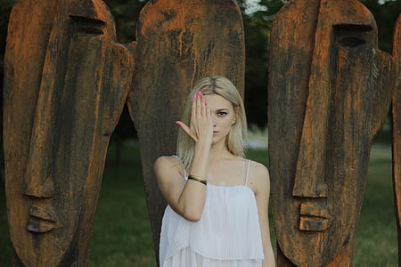 woman covering right eye by hand thumbnail