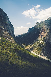 Landscape Photography of Mountain thumbnail