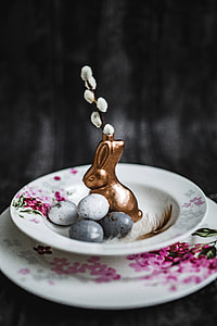 Round dinner table decorated with easter motifs thumbnail