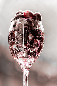 clear footed wine glass thumbnail