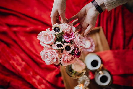 Romantic Valentine’s Day bouquets thumbnail
