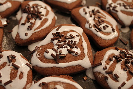 brown cookies with chocolate sprinkles thumbnail