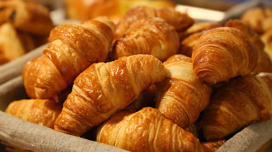 basket of croatian breads thumbnail