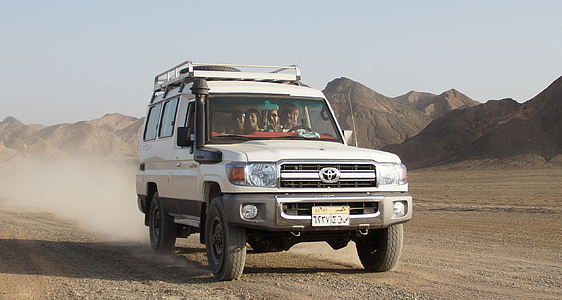 white Toyota Land Cruiser on off road thumbnail