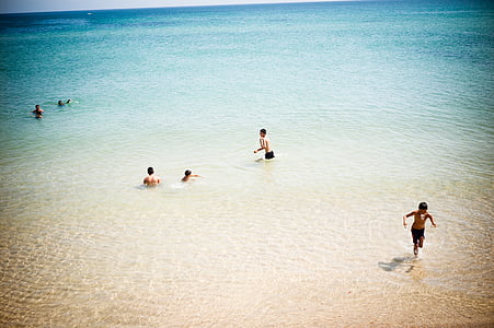 people on seashore thumbnail