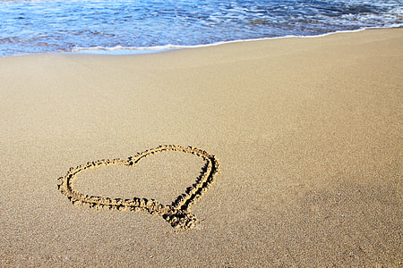 beach sand with heart illustration thumbnail