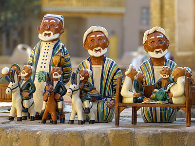 brown-and-white ceramic figurines thumbnail