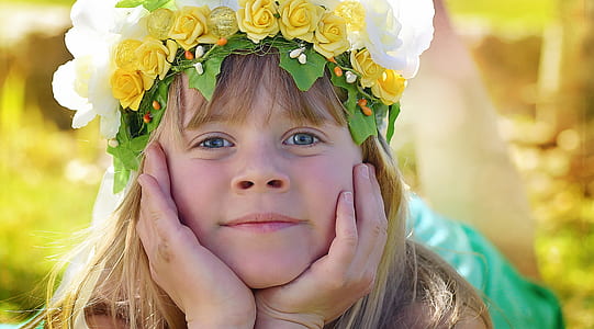 girl holding her chin thumbnail