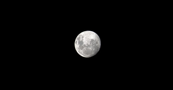 photo of a full moon thumbnail