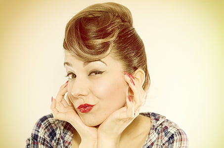 blonde hair woman thumbnail