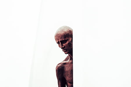 man's profile statue thumbnail