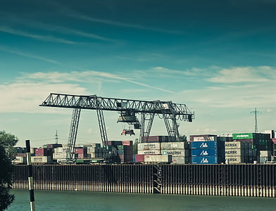 long-angle photography of intermodal containers with magnet lifter thumbnail