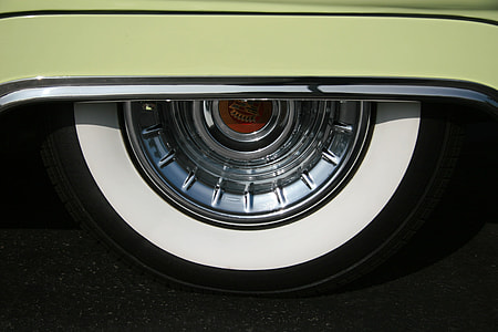 chrome auto-wheel with white and black tire thumbnail