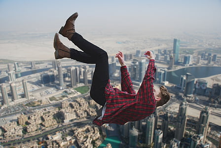 man falling on air thumbnail