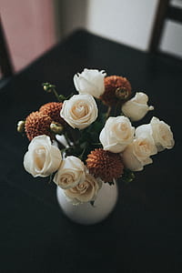 white rose arrangement thumbnail