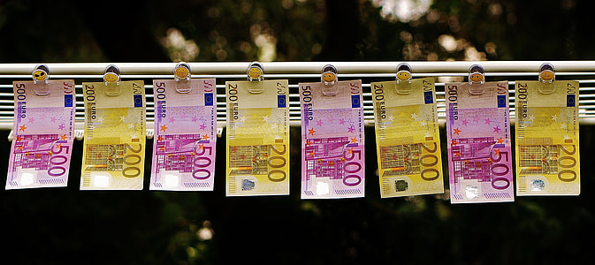 hanging banknotes thumbnail