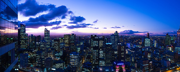 Dusk Cityscape in Melbourne, Victoria, Australia thumbnail