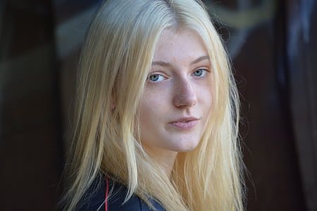 woman wearing black top thumbnail