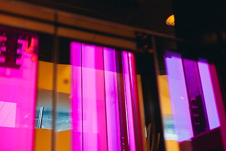 photo of purple light refection thumbnail