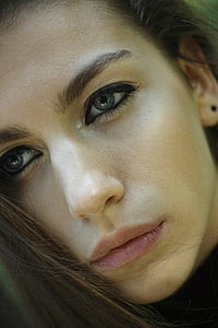 woman's face thumbnail