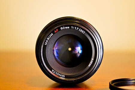 shallow focus photography of black Minolta 50mm zoom lens thumbnail