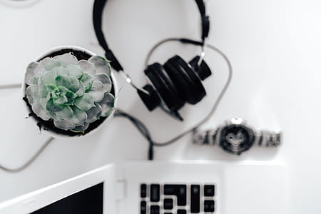 Men's Minimalist Workspace thumbnail