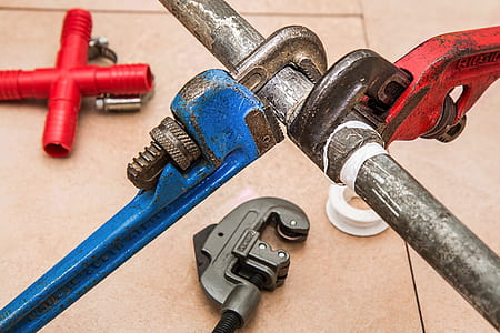 blue and red pipe wrenches thumbnail