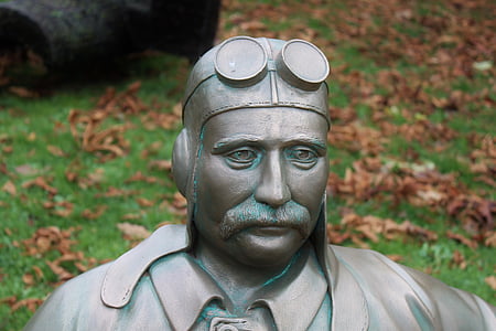 man with googles statue thumbnail