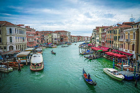 Grand Canal, Italy filled with boats thumbnail