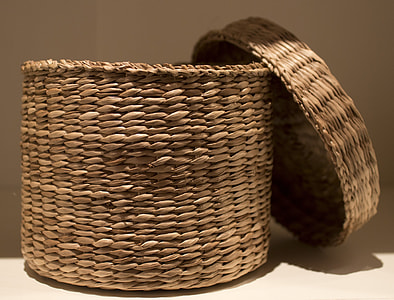 Basket With Lid, Pflechtkorb thumbnail