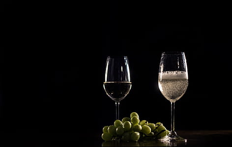 Sparkling White Wine And Grapes Photo thumbnail