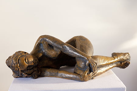 woman laying statuette thumbnail