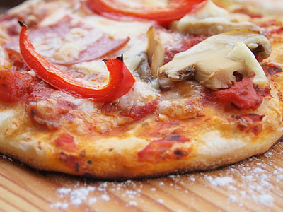close-up photo of pizza with ham and mushroom thumbnail