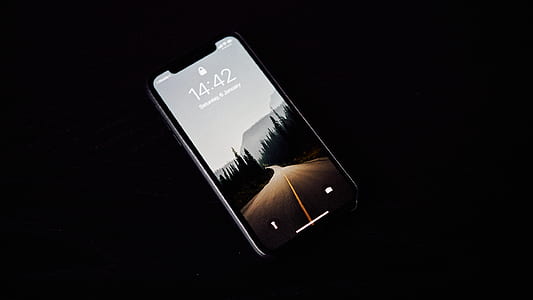 black Samsung Galaxy S9 turned on thumbnail