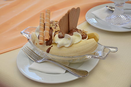 banana sundae with fork thumbnail
