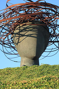 head statuette thumbnail