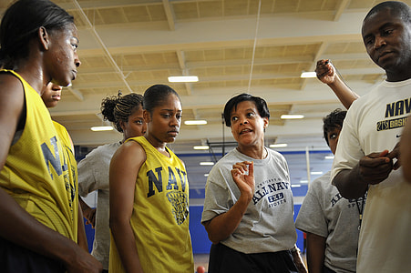 coach huddling her team thumbnail