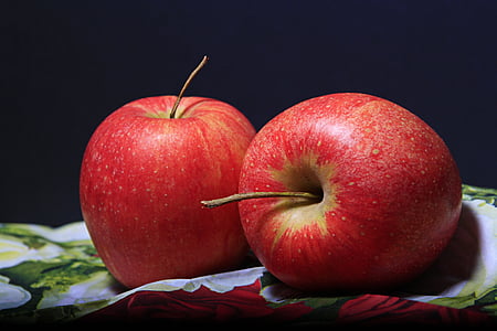 two red apples thumbnail
